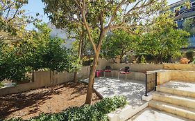 Villa Bua - Beautiful Seafront Apartments