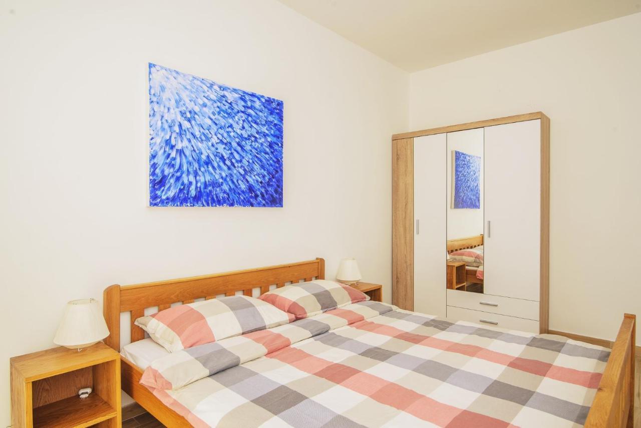 Villa Bua - Beautiful Seafront Apartments Trogir Zewnętrze zdjęcie