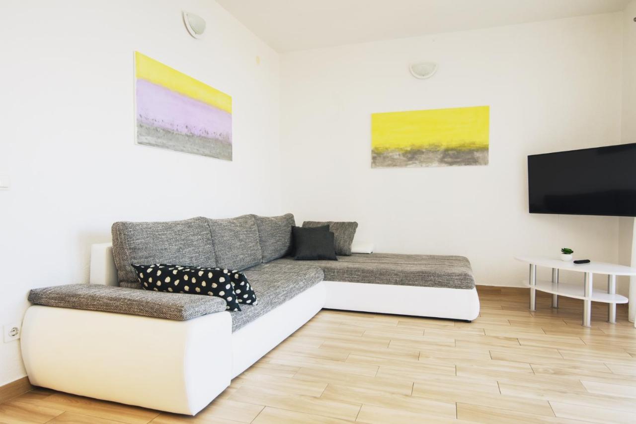 Villa Bua - Beautiful Seafront Apartments Trogir Zewnętrze zdjęcie