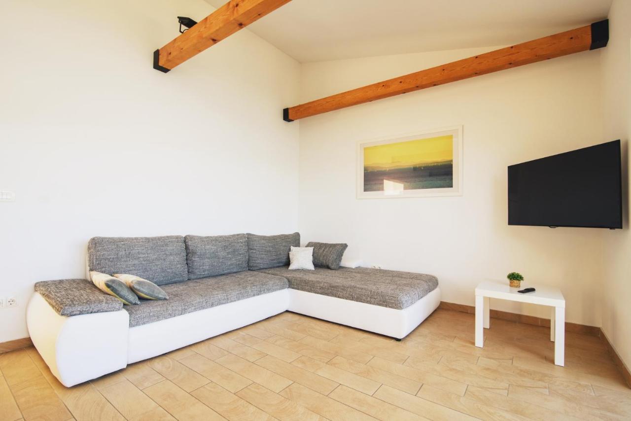 Villa Bua - Beautiful Seafront Apartments Trogir Zewnętrze zdjęcie