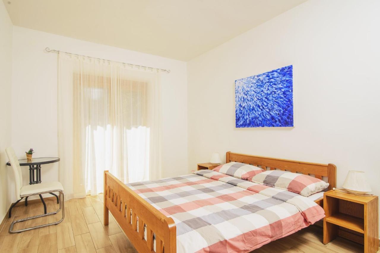 Villa Bua - Beautiful Seafront Apartments Trogir Zewnętrze zdjęcie