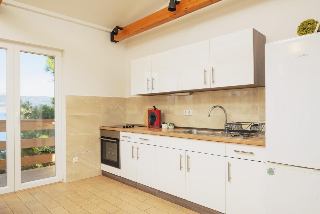 Villa Bua - Beautiful Seafront Apartments Trogir Zewnętrze zdjęcie