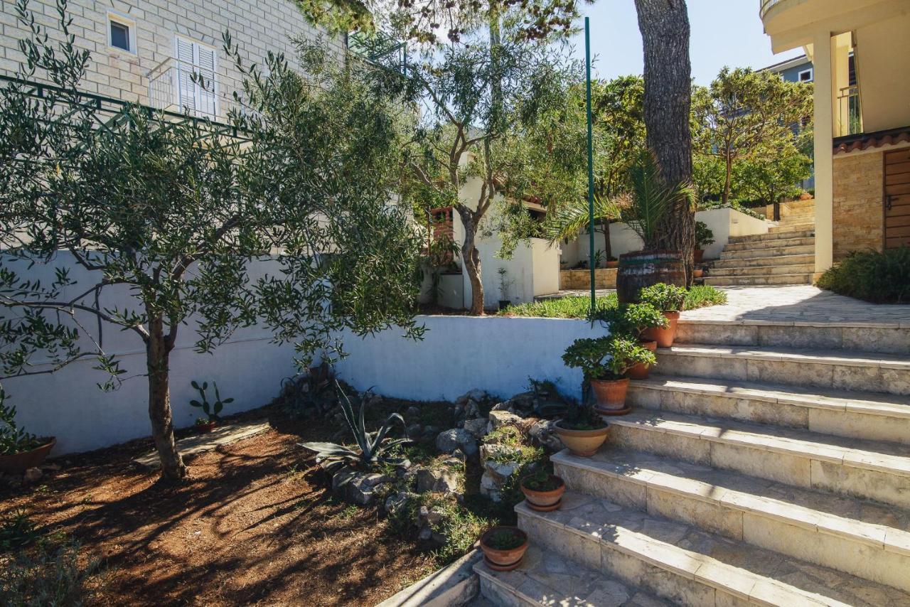 Villa Bua - Beautiful Seafront Apartments Trogir Zewnętrze zdjęcie