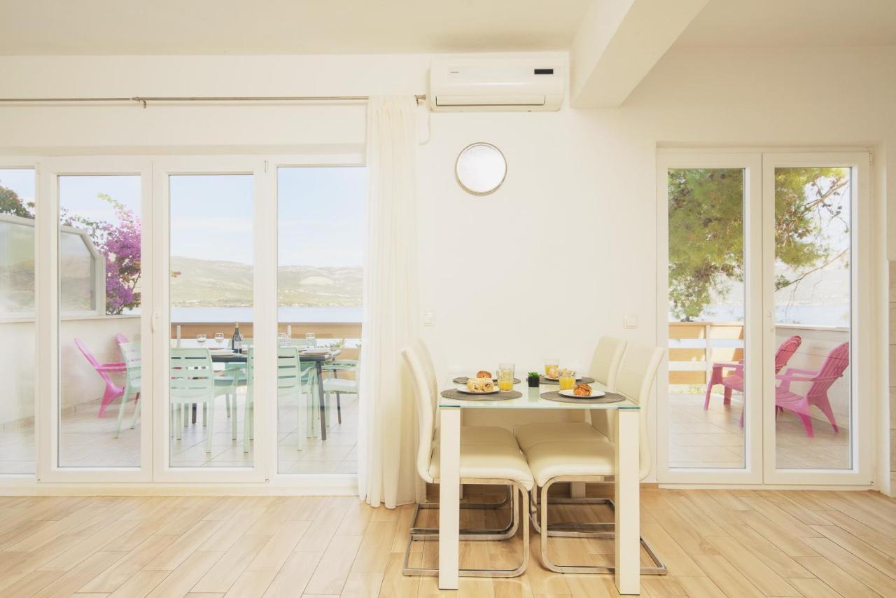 Villa Bua - Beautiful Seafront Apartments Trogir Zewnętrze zdjęcie